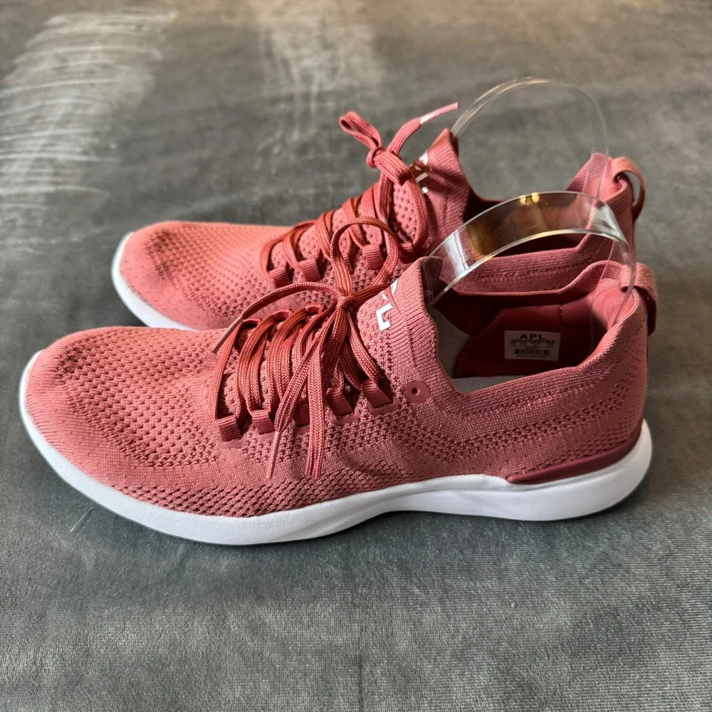 APL (Athletic Propulsion Labs) tab these sock